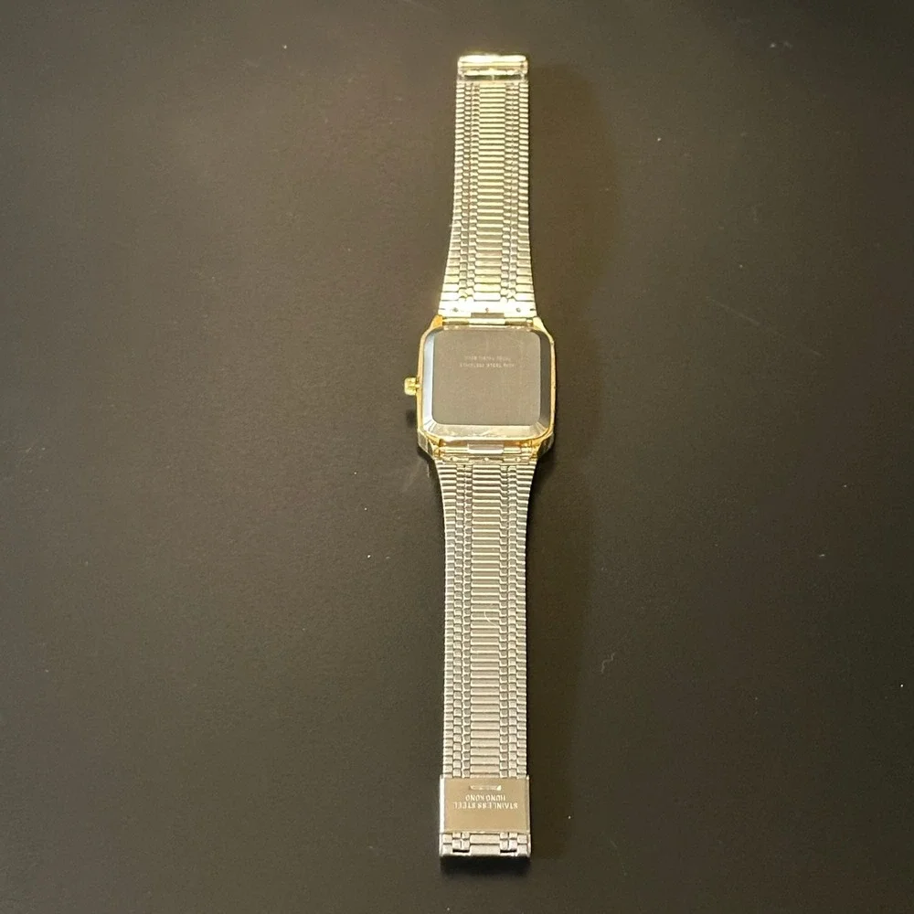 Vintage Elgin Quartz Square Gold Tone Watch with‎ Date Window and Mesh Band